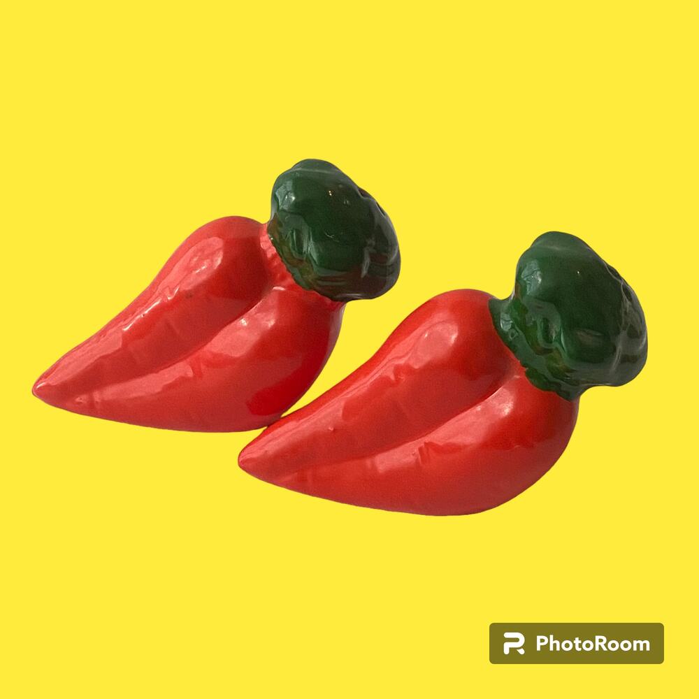 Red Hot Chili Peppers Salt and Pepper Shakers Kitchy Grannycore Souvenir